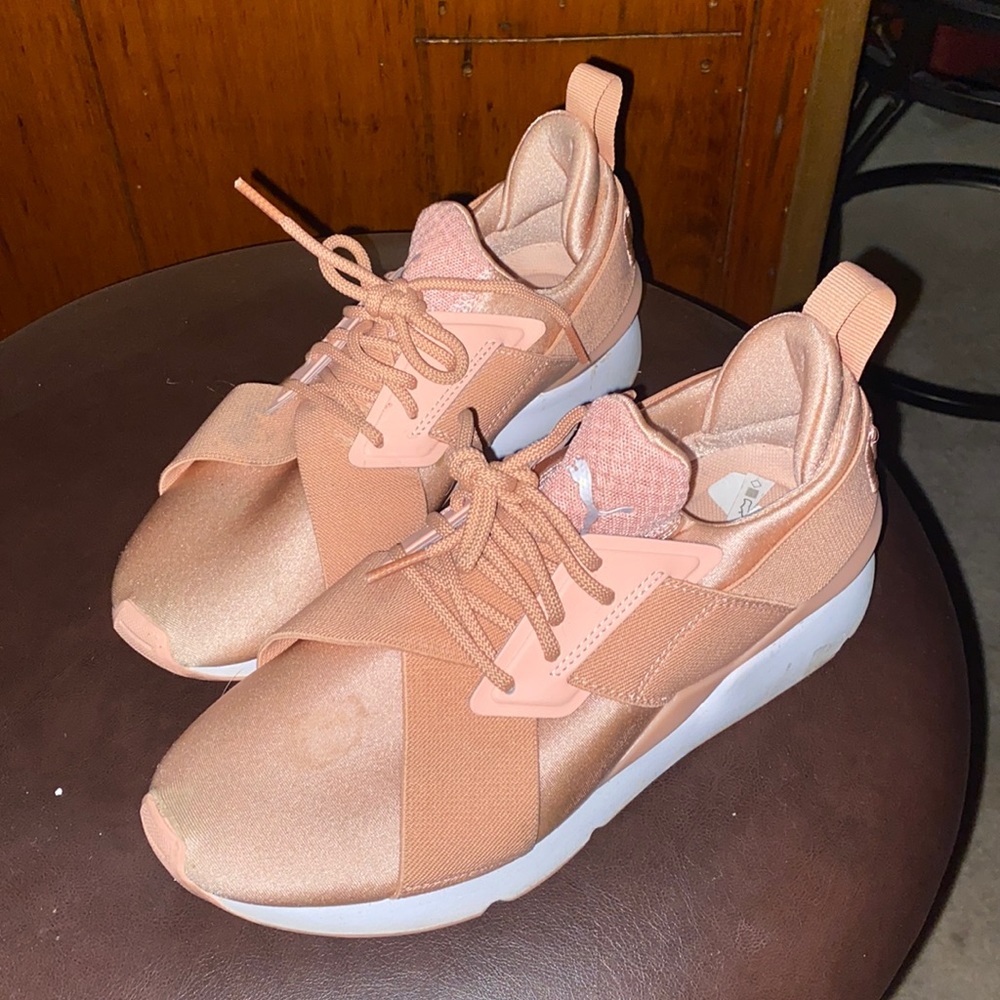 Women’s puma sneakers